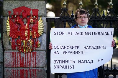 Ukrainians gather outside Irish parliament in anger at Russian invasion