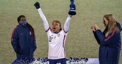 U.S. women beat Iceland 5-0 to win SheBelieves Cup title