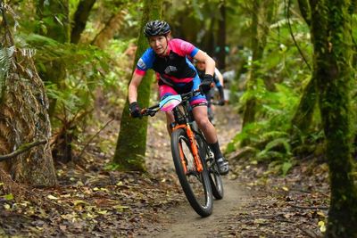 Kiwi mum rides world champs in her garage