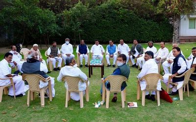 Congress leaders discuss Assembly election preparedness