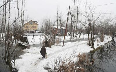 24 hours on, 6 missing remain untraced after snowfall in south Kashmir