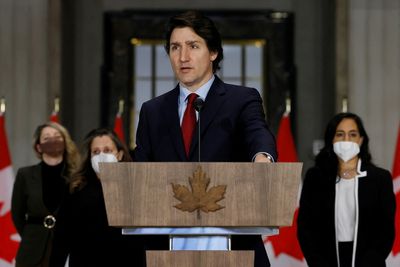 Canada ratchets up sanctions against Russia, cancels export permits