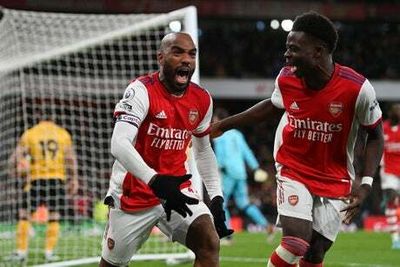 Arsenal 2-1 Wolves: Alexandre Lacazette nets last-gasp winner for huge victory in top-four race