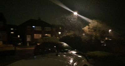 Heavy snow falling in Leeds as Met Office issues weather warning
