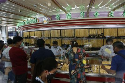 Stocks, gold diverge on war, Covid news