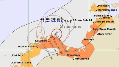 Cyclone warning remains in place for northern WA to south of Darwin as tropical low continues to intensify