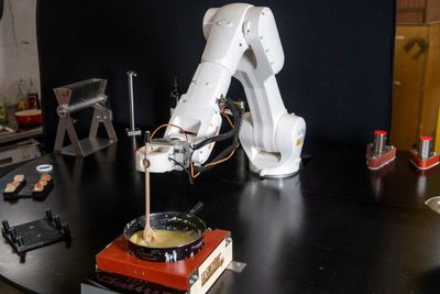 Swiss fondue-making robot out to cause a stir in Paris