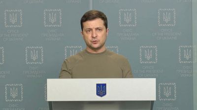 Ukraine leader pledges to stay put as Russia troops approach Kyiv