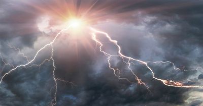 UK forecast: Met Office issues yellow weather warning for lightning and snow