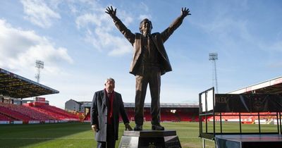 Sir Alex Ferguson gets Aberdeen standing ovation as Dons icon makes grand return for statue unveiling