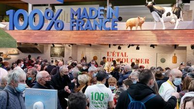 Political animals: Paris Agricultural Fair is time-honoured ritual for presidential candidates