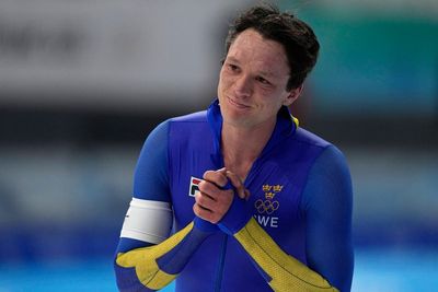 Swedish Olympic champion gives medal to man held in China