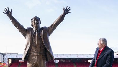 Sir Alex Ferguson statue unveiled to mark Aberdeen heroics