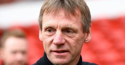 Stuart Pearce warns Chelsea and Liverpool stars against "sniffing" at Carabao Cup final
