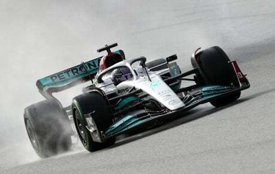 Lewis Hamilton lays down early marker as Mercedes lead Red Bull in first test of 2022 F1 pre-season