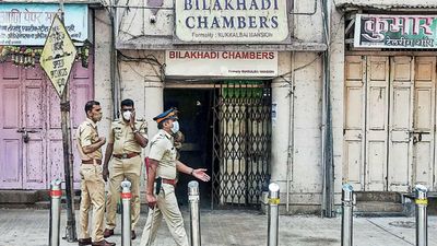 Mumbai: I-T searches key Shiv Sena corporator Yashwant Jadhav and MLA wife over tax evasion