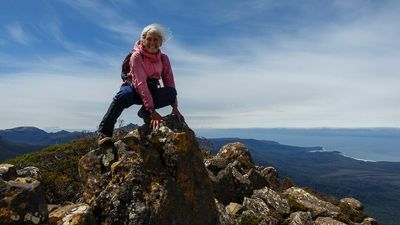 How Louise Fairfax overcame grief to become third woman to climb all Tasmania's Abels