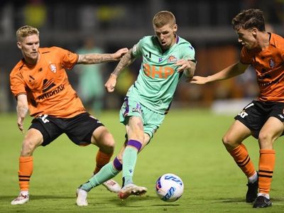 Glory back Andy Keogh to end goal drought