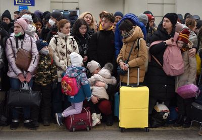 ‘Rip up bureaucracy’ and provide sanctuary to people fleeing Ukraine, senior Tory and Labour MPs say