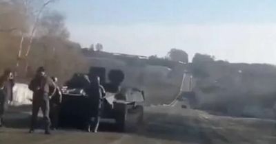Driver offers Russian tank crew lift home after they run out of fuel in Ukraine