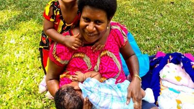 Breastmilk 'saves lives' — so why are fewer working Pasifika women nursing their babies?