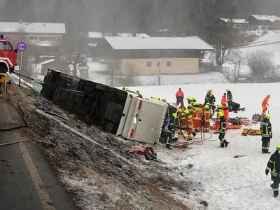 43 injured as tourist bus veers off road in Bavaria