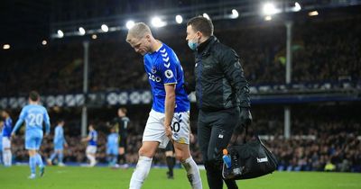 Frank Lampard gives Donny van de Beek injury update after Man United loanee limps off for Everton