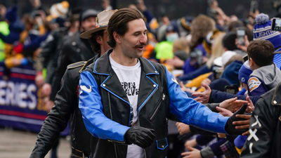 Black Jackets, Cowboy Jeans: Predators, Lighting Embrace Nashville in Stadium Series