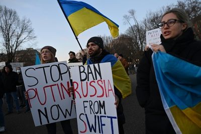 West seeks to cripple Russian banks, currency in Ukraine sanctions