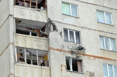 Street fighting in Ukraine as hundreds of thousands flee