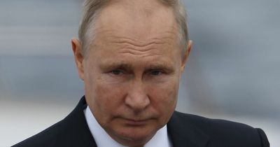 Fears 'paranoid' Putin has lost his mind as leader limits contact to inner circle