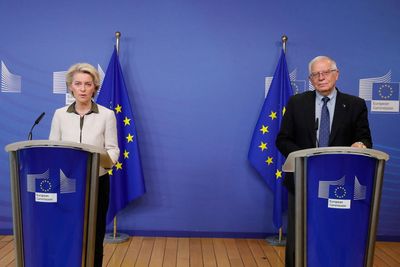 EU to close airspace to Russia, curb media, target Belarus