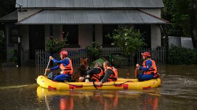 Lismore flood emergency sees people stranded on roofs, evacuation warning issued for entire NSW Northern Rivers