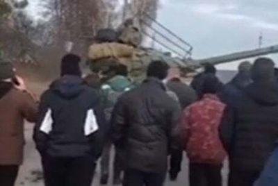 Heroic Ukrainians stop Russian tank in another show of defiance
