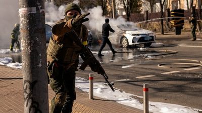 Australians urged not to join Ukraine war, with fears that extremists could return to radicalise others