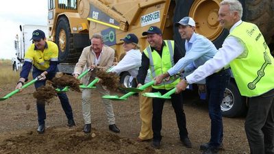 Andrew Forrest begins work on green hydrogen hub in Gladstone, confirms $3b for renewables farm