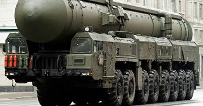 How many nuclear weapons Russia has compared to Europe, US, UK and the rest of the world