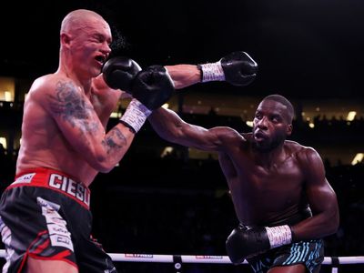 Lawrence Okolie outpoints Michal Cieslak in scrappy fight to retain cruiserweight title