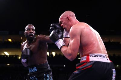 Lawrence Okolie retains WBO cruiserweight title with victory over Michal Cieslak