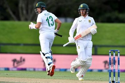 Verreynne extends South Africa lead past 300 against New Zealand