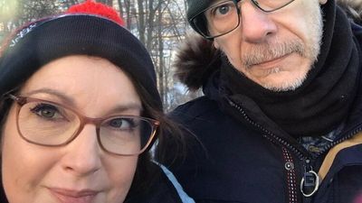 Tasmanian teachers sheltering in Kyiv basement after being unable to fly out of Ukraine due to COVID diagnosis