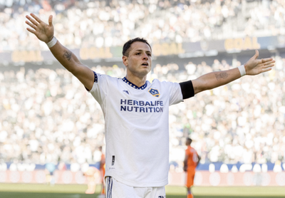 Chicharito scored an incredible last-second goal to stun the Red Bulls