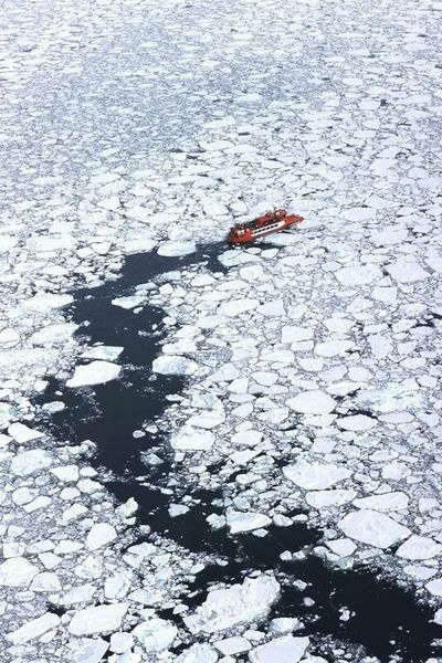Ice-breaking pleasure boat opens up a route through drifting slabs of ice in Hokkaido