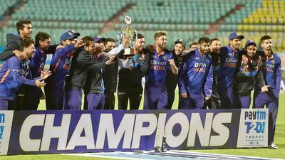 India vs Sri Lanka, 3rd T20I: Shreyas Iyer cracks third successive fifty to help India complete another whitewash