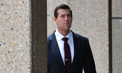 Former SAS soldier tells court he saw Ben Roberts-Smith kick handcuffed man off a cliff before he was shot dead