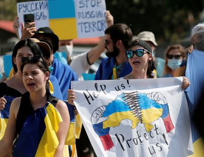 About 150 Ukrainian tourists stage anti-war protest in Sri Lanka
