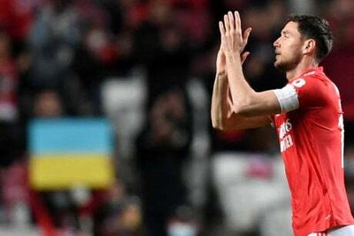 Ukraine striker Roman Yaremchuk moved to tears by powerful Benfica support amid ongoing Russia invasion