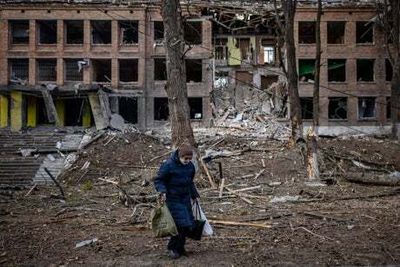 Fears civilian death toll will soar as Russian forces ‘use more heavy artillery and rockets’ to hit key cities