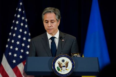 US closes embassy in Belarus, lets staff leave in Russia