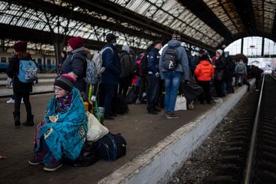 AP PHOTOS: Exit out of Ukraine: escape by foot, train, car